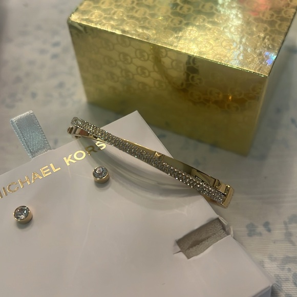 π Michael Kors Gold color Bracelet and Earring Set - Picture 10 of 17
